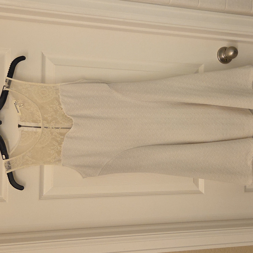 Monteau Los Angeles Cream Lace Dress Size L